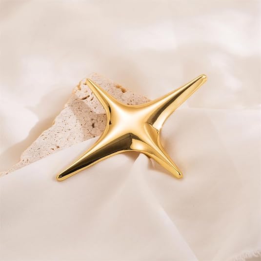 Geometric Gold Star Brooch – Minimalist Metal Pin with Futuristic Shine for Men and Women