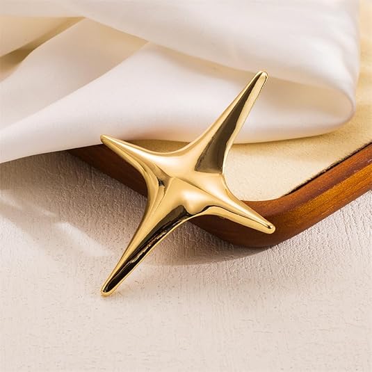 Geometric Gold Star Brooch – Minimalist Metal Pin with Futuristic Shine for Men and Women