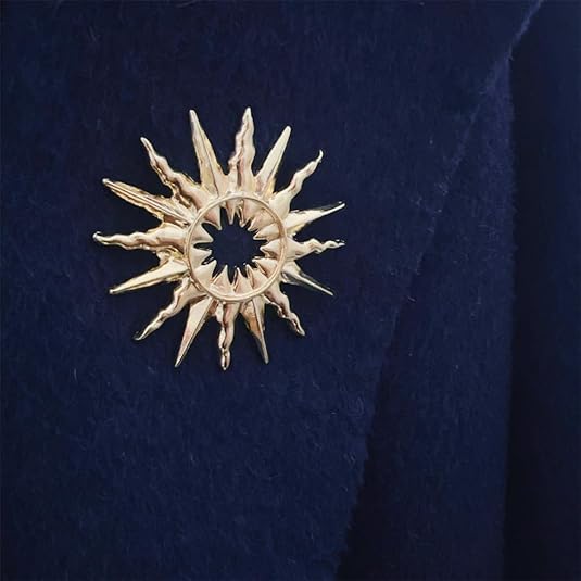 Golden Sunburst Brooch – Vintage Style Radiant Sun Pin Badge for Men and Women, Gothic Solar Design Lapel Pin for Coats, Scarves & Hats