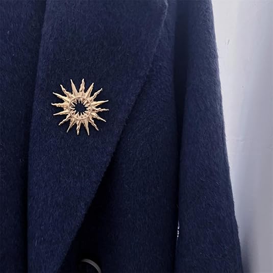 Golden Sunburst Brooch – Vintage Style Radiant Sun Pin Badge for Men and Women, Gothic Solar Design Lapel Pin for Coats, Scarves & Hats