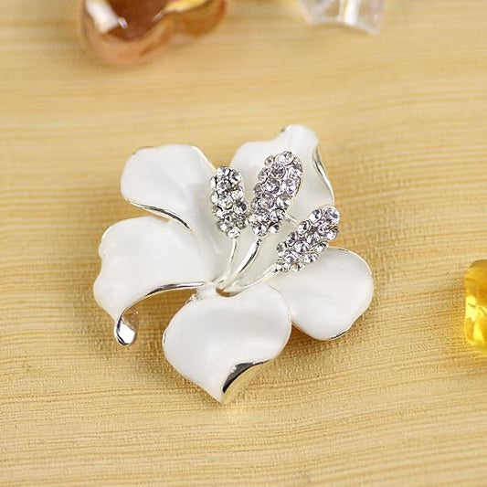 Elegant White Lily Flower Brooch – Enamel Petal Crystal Accent Pin for Women