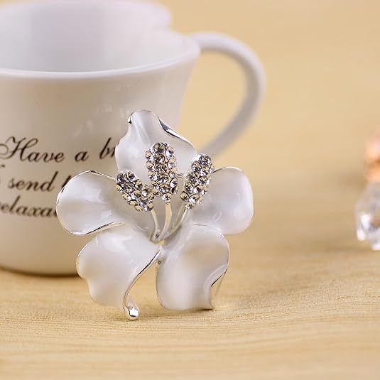 Elegant White Lily Flower Brooch – Enamel Petal Crystal Accent Pin for Women