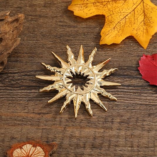 Golden Sunburst Brooch – Vintage Style Radiant Sun Pin Badge for Men and Women, Gothic Solar Design Lapel Pin for Coats, Scarves & Hats